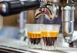 Kulinarne podróże: Odkrywając różnice między kawą wysokiej jakości a niskiej jakości